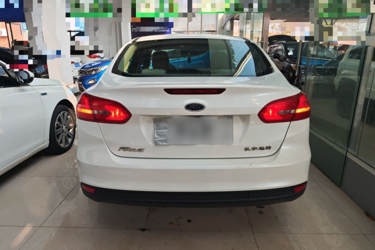 福特 福克斯 2017款 三厢 1.6L 自动舒适型智行版车身外观6004