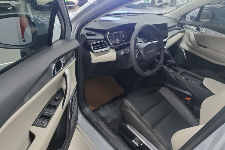 领克06 EM-P 2022款 PHEV 84KM续航版 Pro中控内饰7003