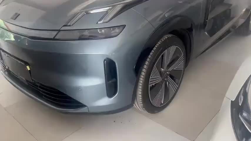 领克08 EM-P 2025款 220km 四驱性能Halo实拍1