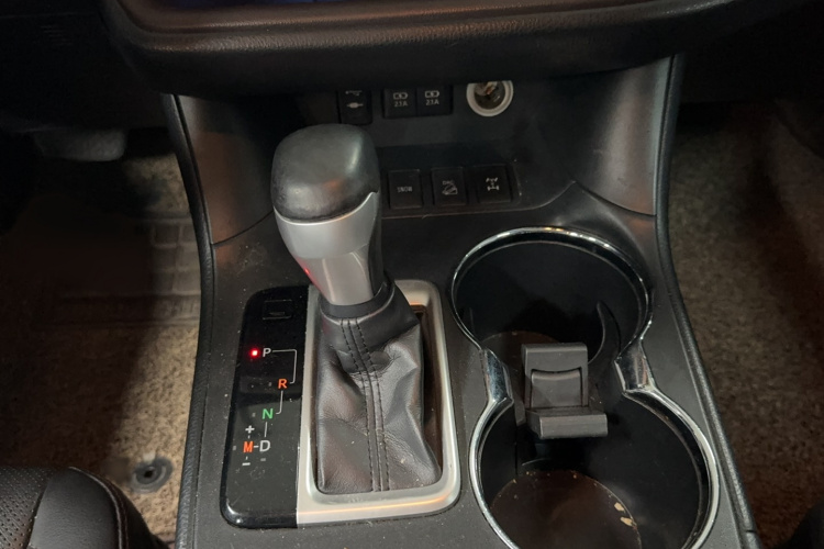 丰田 汉兰达 2018款 2.0T 四驱至尊版 7座 国V局部细节18