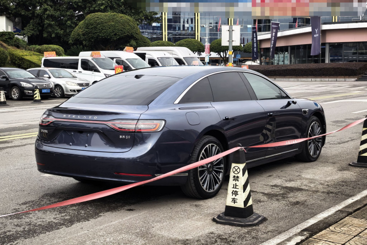 鸿蒙智行 享界S9 2025款 增程 Ultra车身外观6006