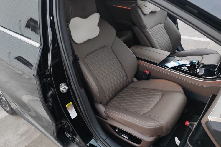 比亚迪 汉 2023款 EV 冠军版 605KM前驱尊贵型局部细节41