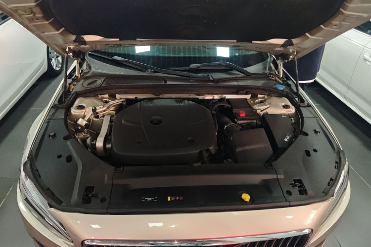 沃尔沃S90 2018款 T4 智远版机舱底盘24