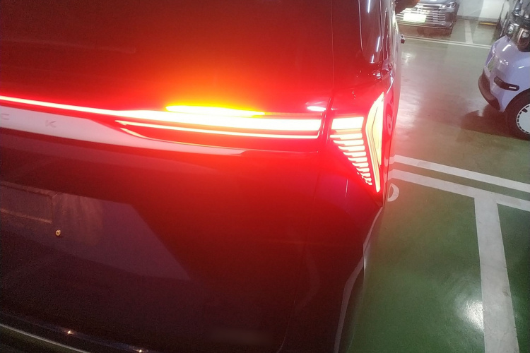 别克GL8新能源 2024款 陆尊 奢享版 6座车身外观9