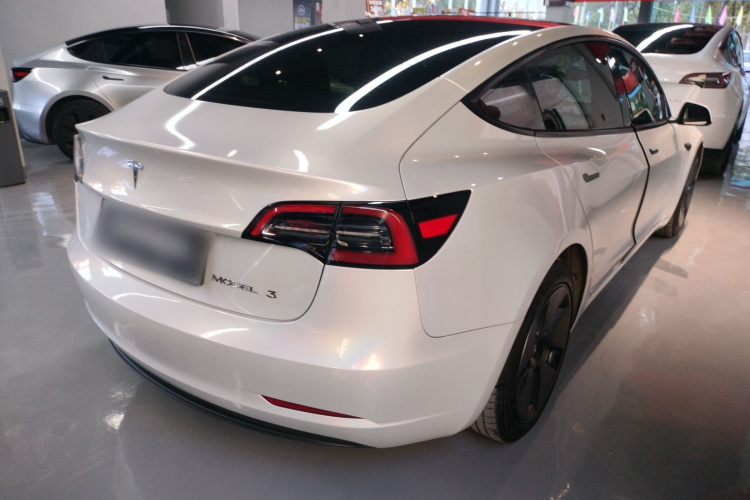 特斯拉 Model 3 2022款 后轮驱动版车身外观7