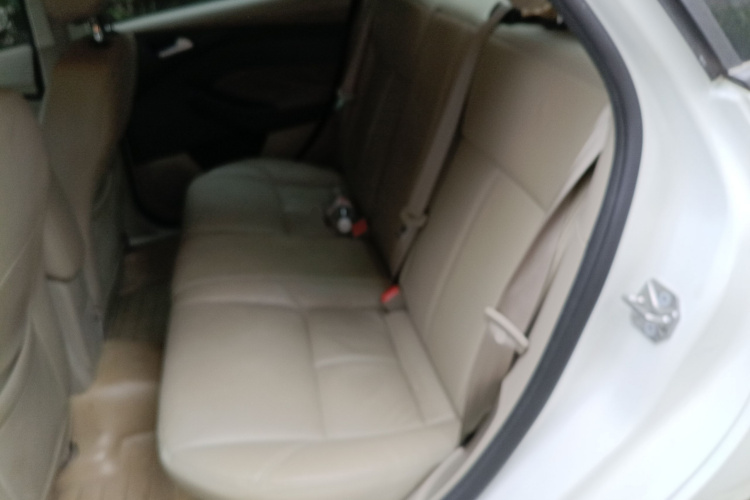 福特 福克斯 2012款 三厢 1.6L 自动舒适型中控内饰7004