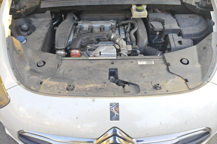 DS 5 2014款 1.6T 豪华版THP160局部细节24