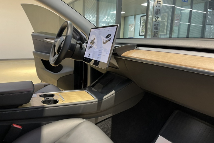 特斯拉 Model Y 2021款 标准续航后驱版中控内饰7005