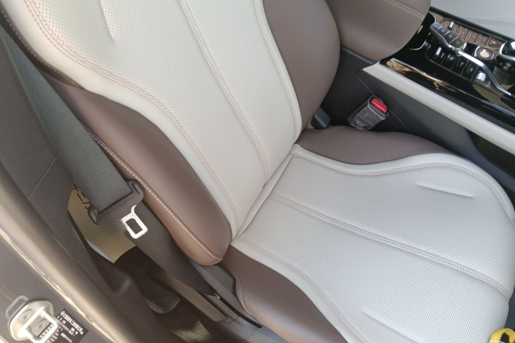 比亚迪 秦PLUS 2024款 荣耀版 DM-i 55KM领先型局部细节41