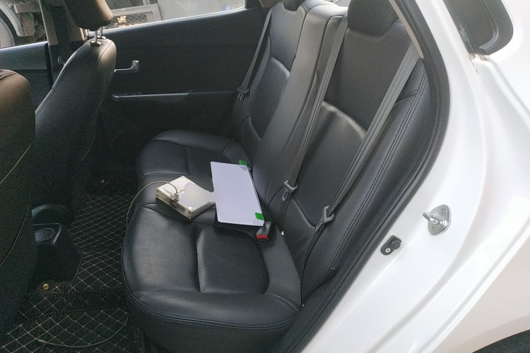 起亚K2 2015款 三厢 1.4L AT GLS中控内饰7004