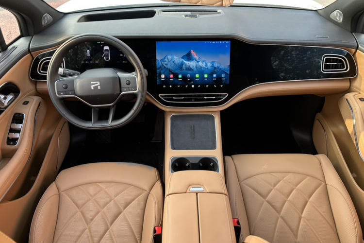 飞凡汽车 飞凡R7 2025款 长续版中控内饰7014