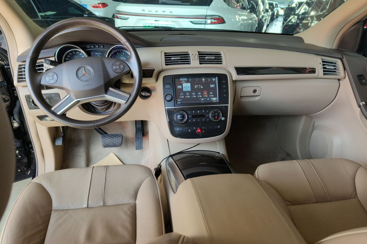 奔驰R级 2017款 R 320 4MATIC 商务型臻藏版中控内饰12