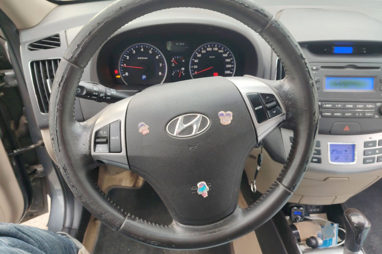 现代 悦动 2011款 1.6L 自动豪华型局部细节13