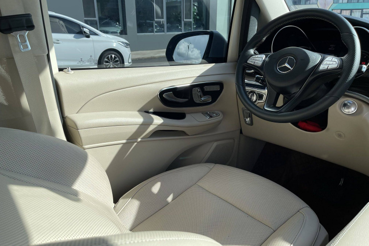 奔驰V级 2016款 V 260 领航版中控内饰7005