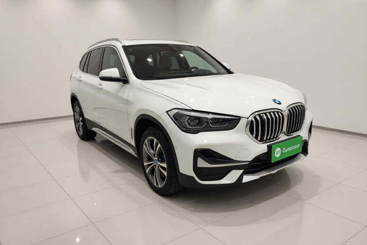 宝马X1新能源 2020款 xDrive30Le 尊享型车身外观3
