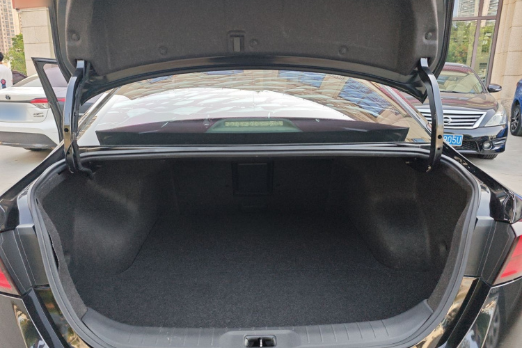 日产 天籁 2019款 2.0L XL 舒适版机舱底盘23