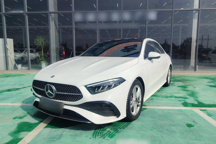 奔驰A级 2023款 A 180 L车身外观1