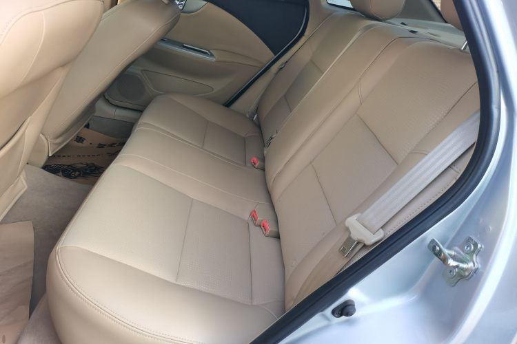 别克 凯越 2013款 1.5L 自动经典型中控内饰21