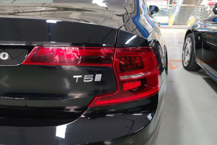 沃尔沃S90 2020款 改款 T5 智逸豪华版车身外观9