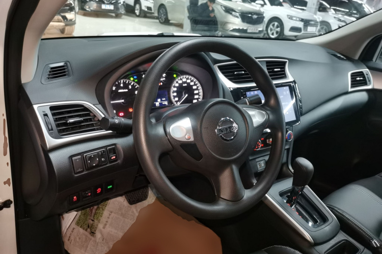 日产 轩逸 2024款 经典 1.6XE CVT舒适版中控内饰7002