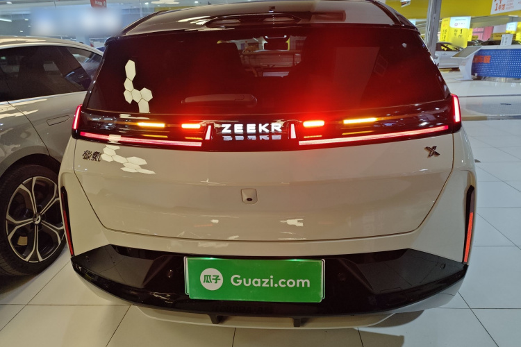 极氪X 2025款 四座后驱魔方版车身外观6004