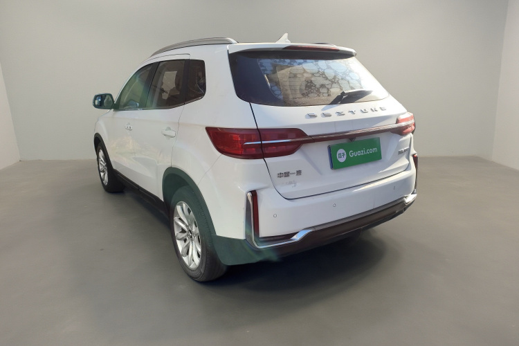 奔腾T33 2019款 1.6L 自动豪华型 国V车身外观5