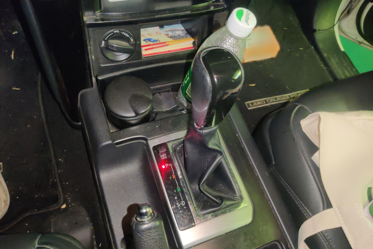 丰田 普拉多 2015款 2.7L 自动标准版局部细节18