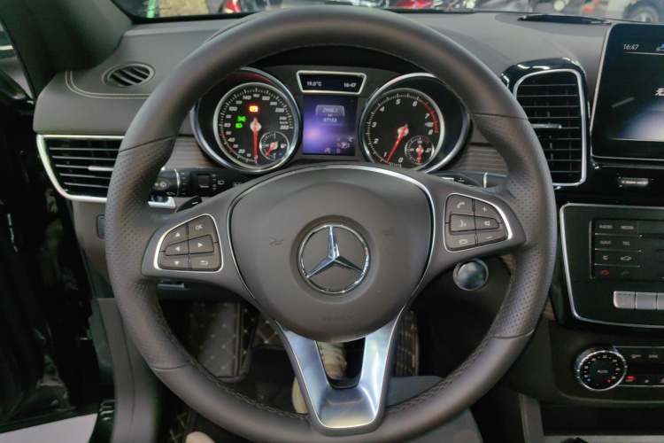 奔驰GLE 2019款 GLE 400 4MATIC 臻藏版局部细节13