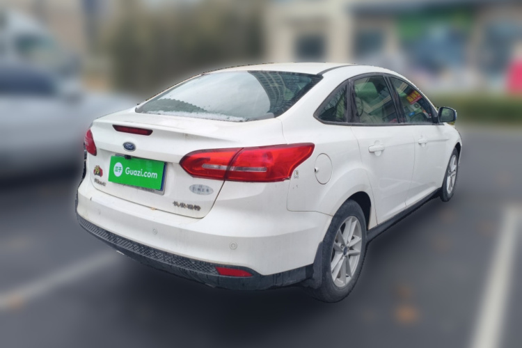 福特 福克斯 2015款 三厢 1.6L 手动风尚型车身外观7