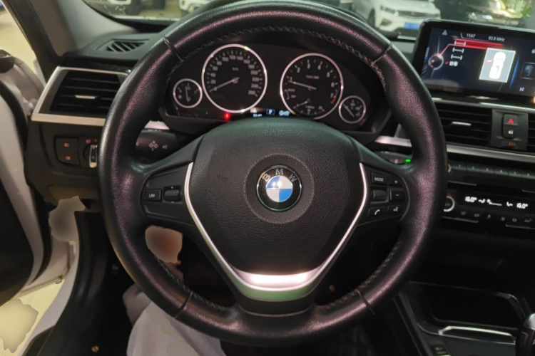 宝马3系 2016款 316Li 时尚型中控内饰13