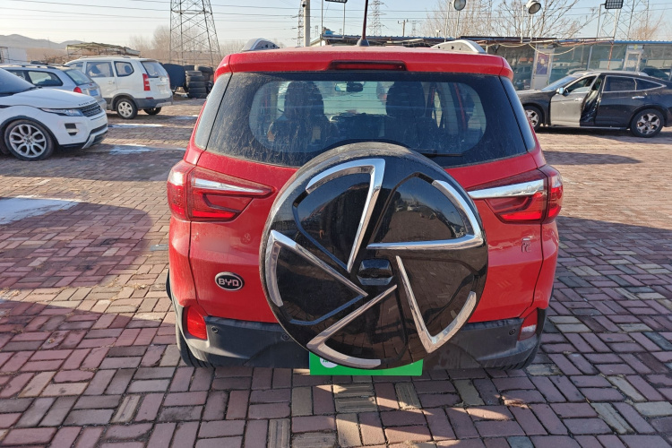 比亚迪 元 2016款 1.5L 手动尊贵型车身外观6