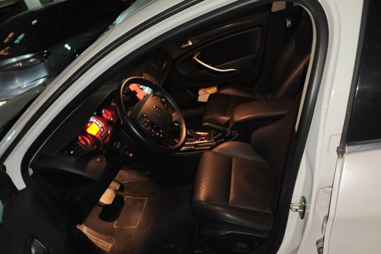 雪铁龙C5 2014款 1.6T 自动尊享型局部细节19