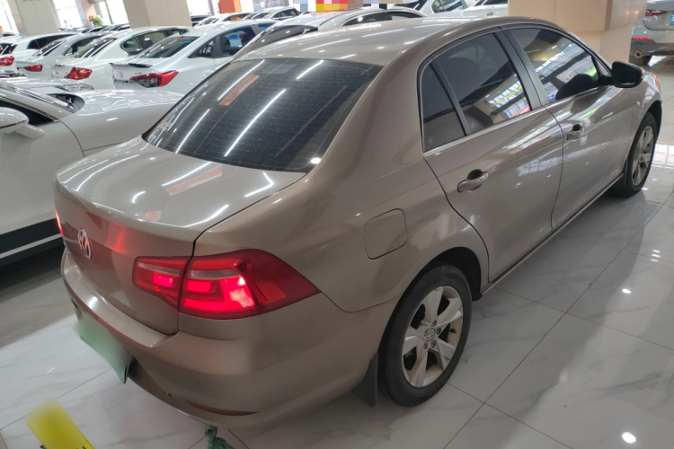 大众 宝来 2014款 1.6L 自动舒适型车身外观7