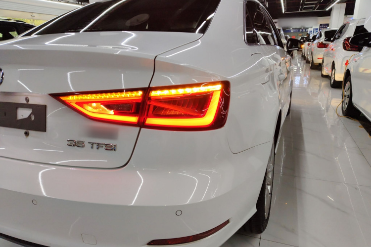 奥迪A3 2015款 Limousine 35 TFSI 百万纪念舒享型车身外观6006