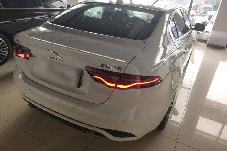 捷豹XEL 2024款 2.0T 250PS R-DYNAMIC S进取运动版车身外观7