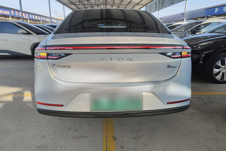 埃安 AION S Plus 2023款 70 智驾版 三元锂车身外观6