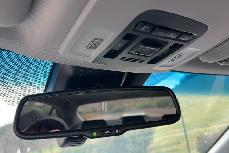 丰田 凯美瑞 2021款 2.5G 豪华版局部细节9011