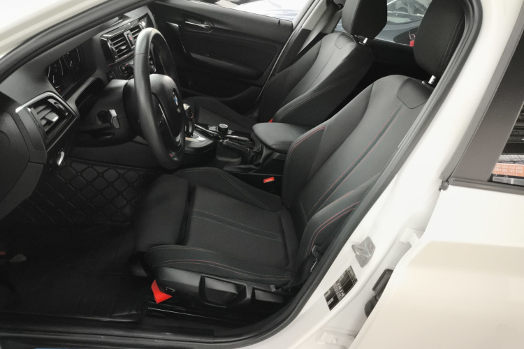 宝马1系(进口) 2018款 118i 运动设计套装局部细节19