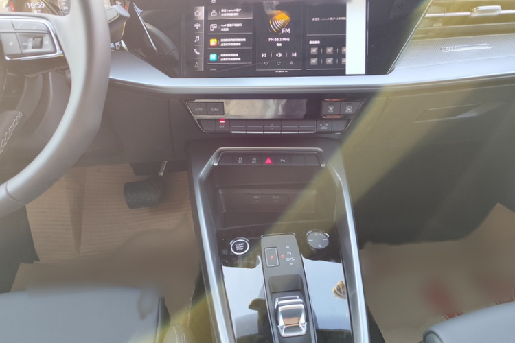 奥迪A3 2024款 A3L Limousine 35 TFSI 时尚运动型中控内饰7002