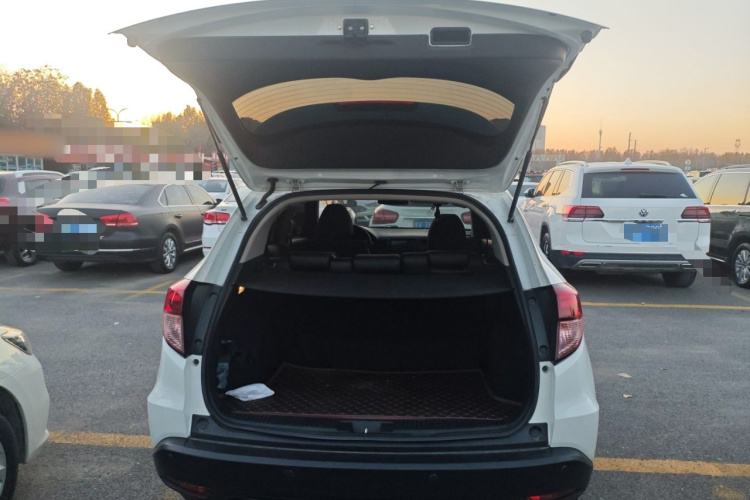 本田 缤智 2017款 1.8L CVT两驱先锋型机舱底盘23