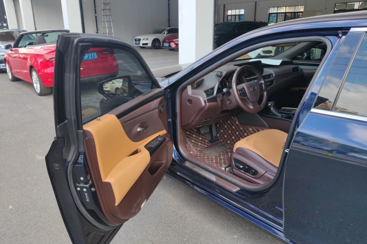 雷克萨斯ES 2020款 200 卓越版中控内饰20