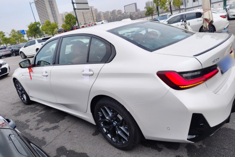 宝马3系 2025款 330Li 尊享型 M运动曜夜套装车身外观6003