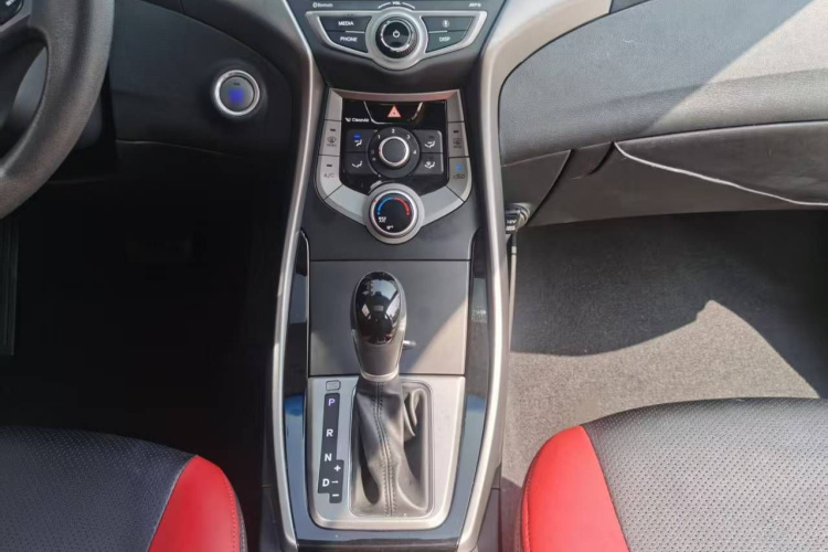 现代 朗动 2016款 1.6L 自动尊贵型中控内饰7005