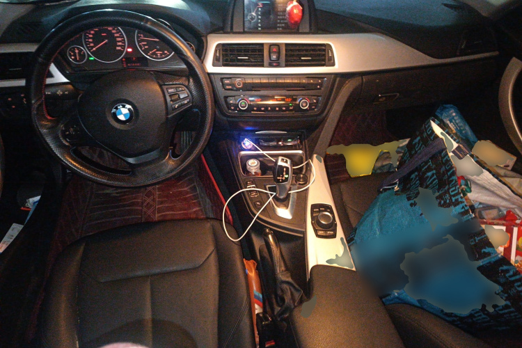 宝马3系 2015款 320i 超悦版时尚型中控内饰12