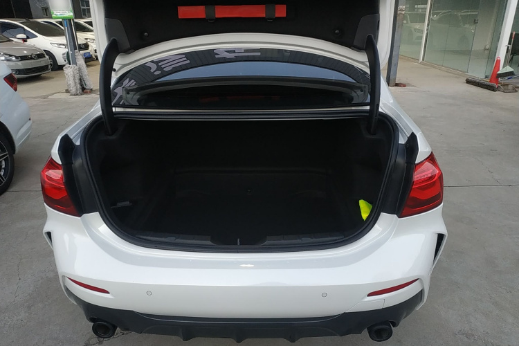 宝马1系 2021款 改款 125i M运动曜夜版局部细节23