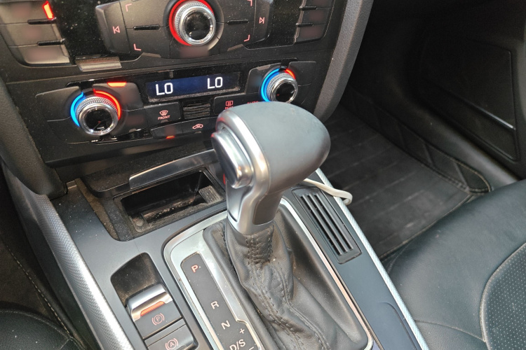 奥迪A4L 2015款 35 TFSI 自动标准型局部细节18