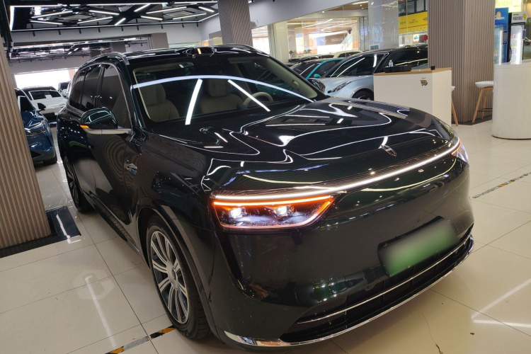 鸿蒙智行 问界M8 2025款 增程 Max+版 53.4kWh 5座版车身外观3