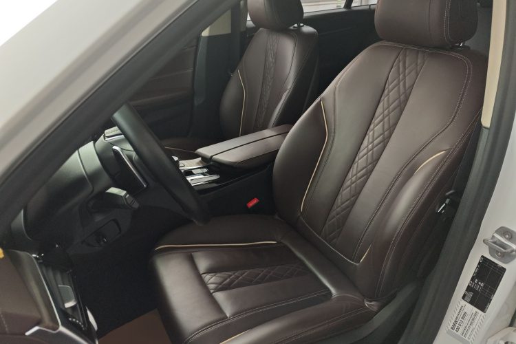 宝马5系 2020款 530Li 领先型 豪华套装中控内饰19