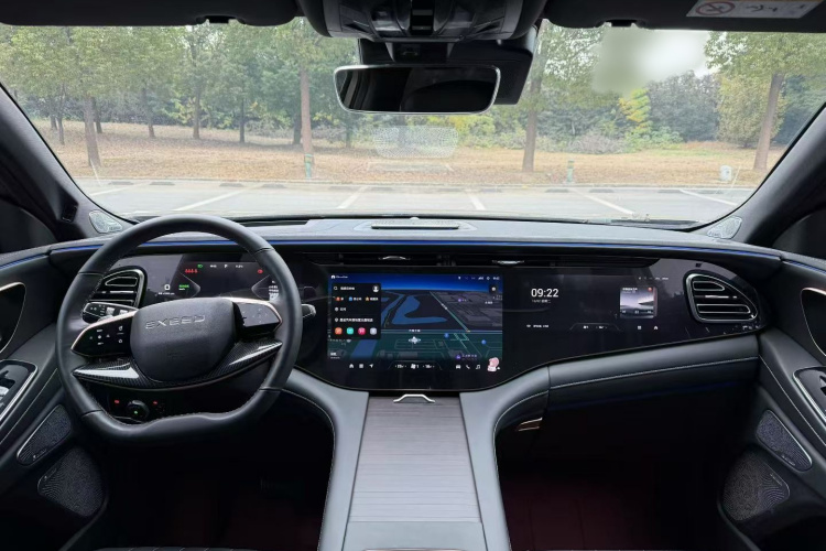 星途揽月 2024款 国际版 400T 四驱星尊 7座中控内饰7005