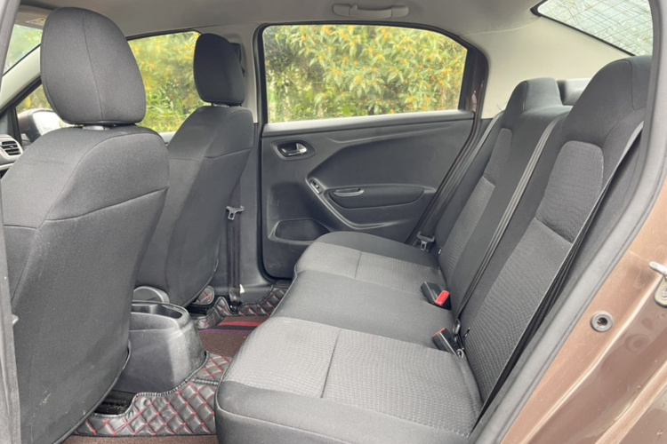 标致301 2014款 1.6L 自动舒适版中控内饰7001